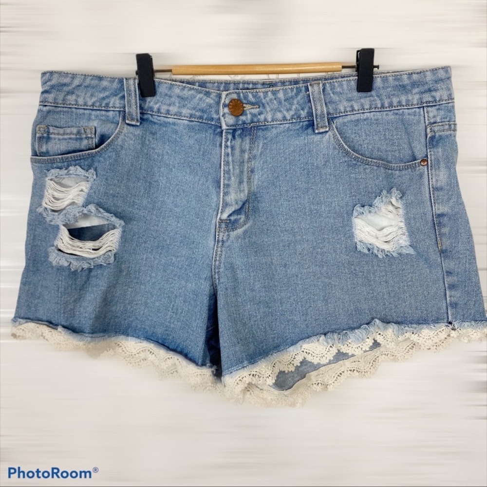 FOREVER 21 Lace Hem Distressed Jean Shorts 18/20
